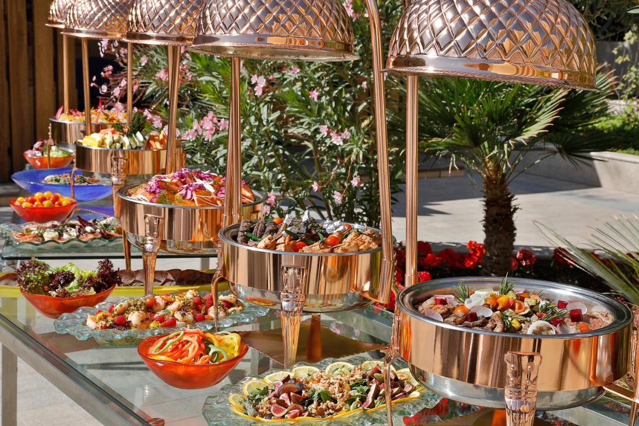 Voco - Riyadh, An Ihg Hotel - فندق فوكو الرياض, احدى فنادق مجموعة إنتركونتيننتال Exterior photo A buffet at a hotel