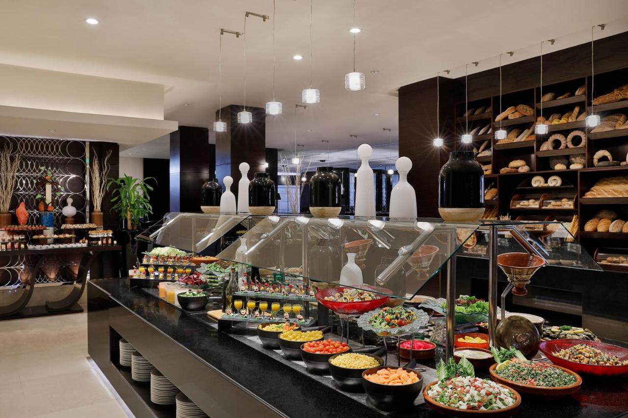 Voco - Riyadh, An Ihg Hotel - فندق فوكو الرياض, احدى فنادق مجموعة إنتركونتيننتال Exterior photo A buffet at a hotel