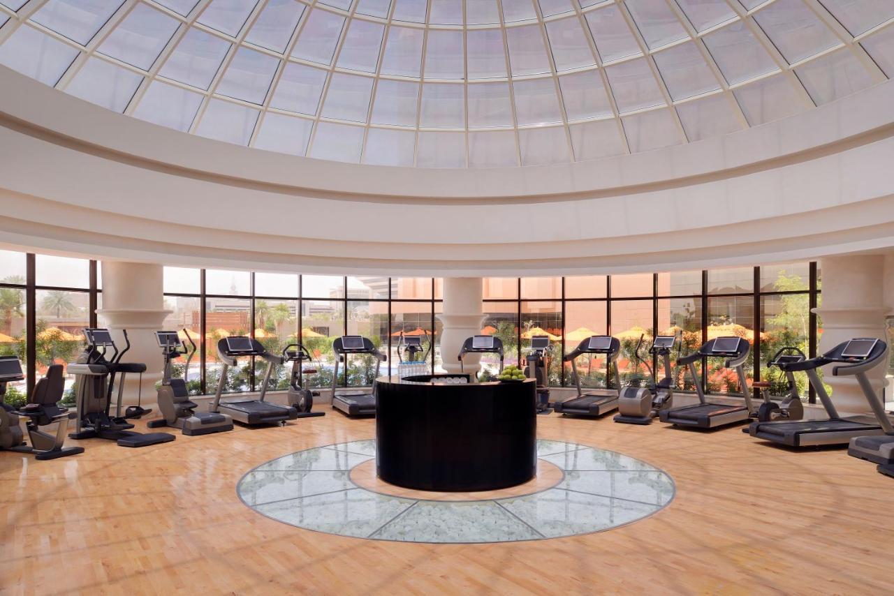 Voco - Riyadh, An Ihg Hotel - فندق فوكو الرياض, احدى فنادق مجموعة إنتركونتيننتال Exterior photo The gym at the Westin Palace Madrid