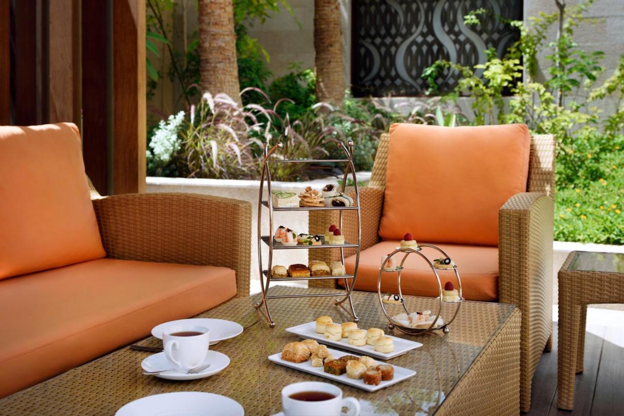 Voco - Riyadh, An Ihg Hotel - فندق فوكو الرياض, احدى فنادق مجموعة إنتركونتيننتال Exterior photo Afternoon tea at the Four Seasons Hotel, Cairo